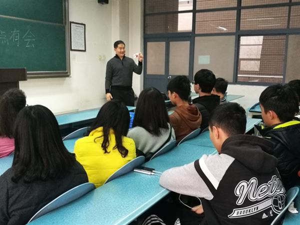 美国奥本大学张新宇教授到访课题组